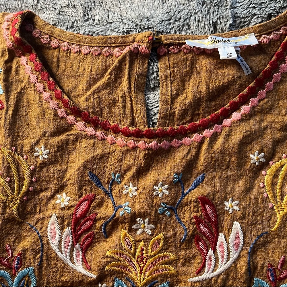 Andree by Unit Embroidered Blouse Large - Picture 6 of 9